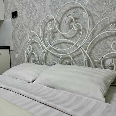 Уютная Комната-Студия В Центре Бишкека ภายนอก รูปภาพ